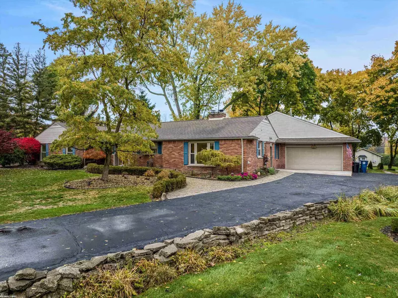 899 Fox Run, Bloomfield Hills, MI 48304