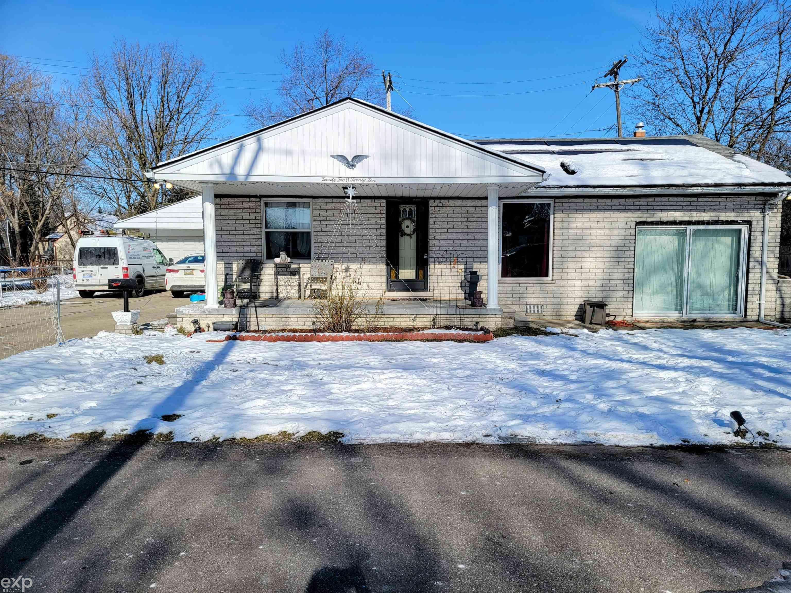 Saint Clair Shores, MI 48081,22025 ROSEMARY