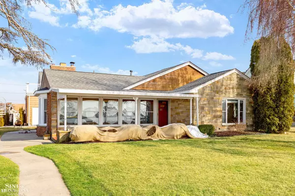 9189 Anchor Bay Dr,  Algonac,  MI 48001