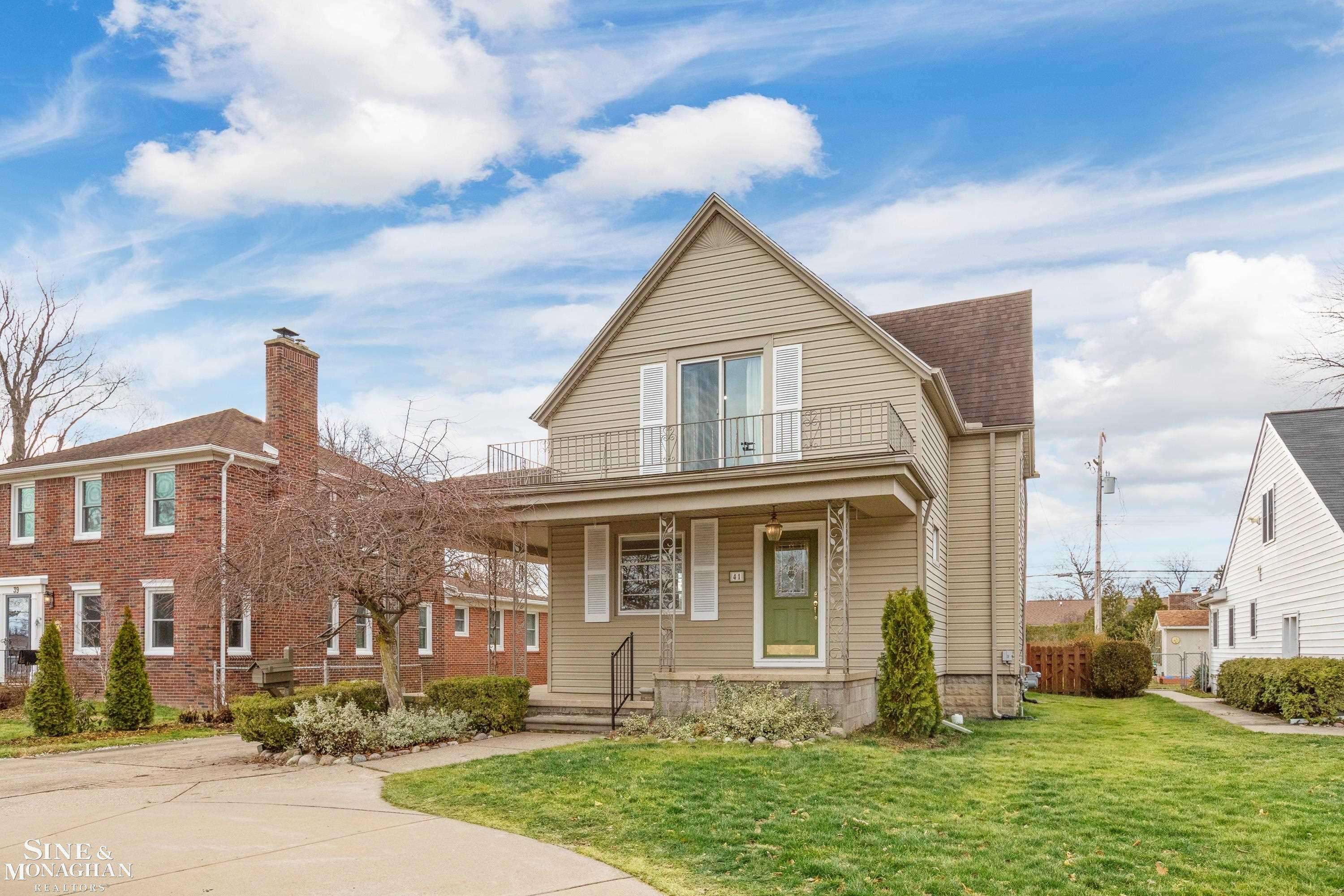 41 Vernier Rd,  Grosse Pointe Shores,  MI 48236