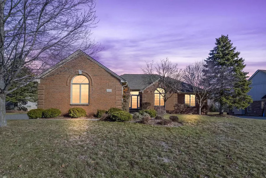 43532 Pond View, Sterling Heights, MI 48314