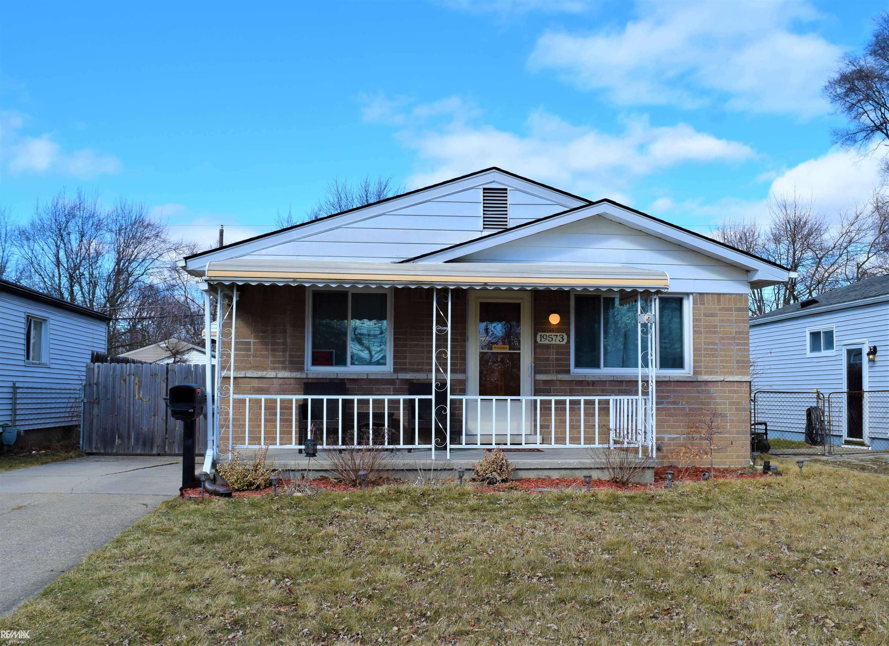 19573 Stafford St, Clinton Township, MI 48035