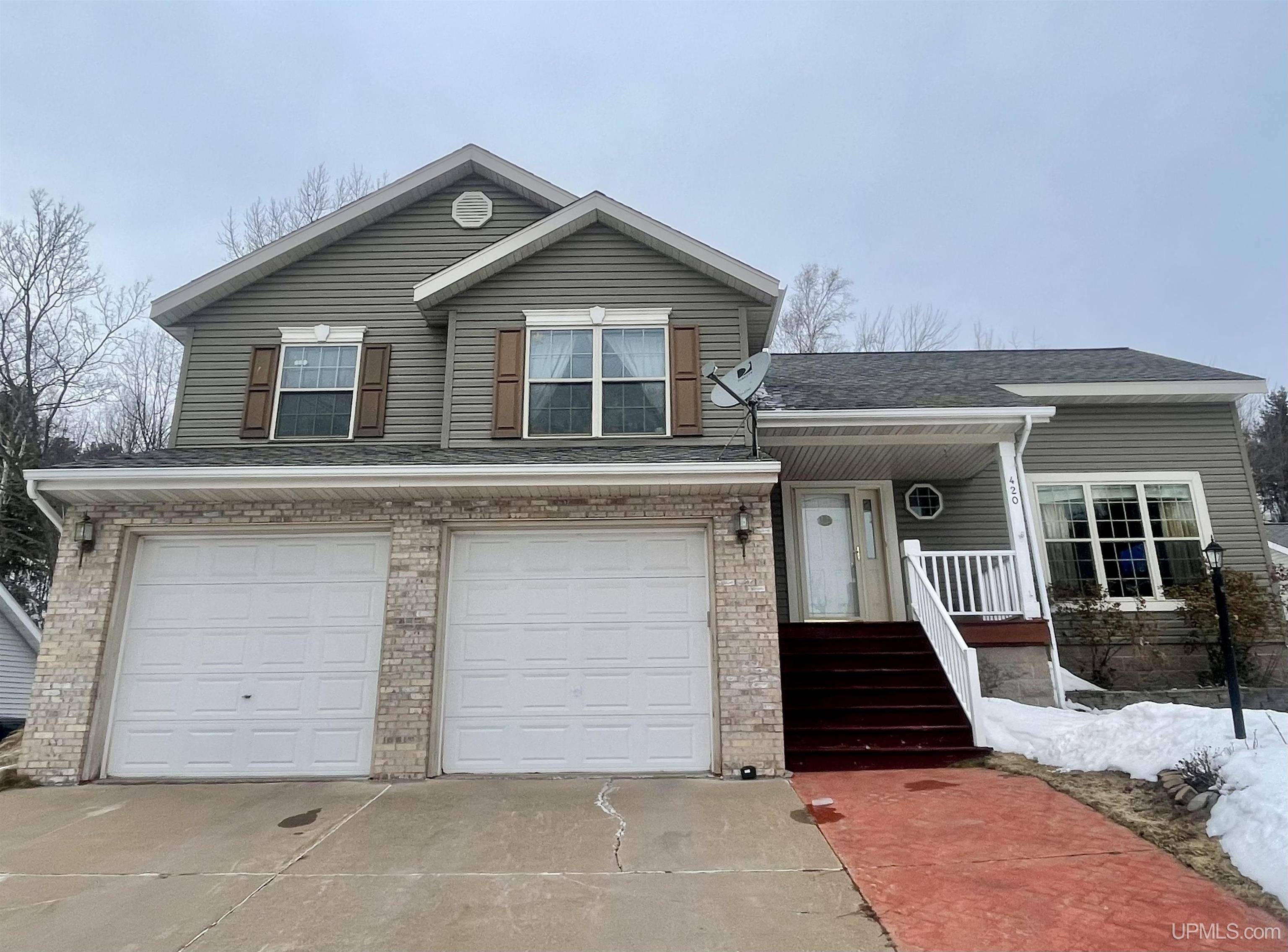 420 Stone Quarry Dr, Marquette, MI 49855