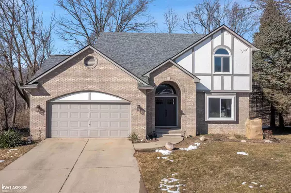 West Bloomfield, MI 48324,6028 Jennifer Crescent