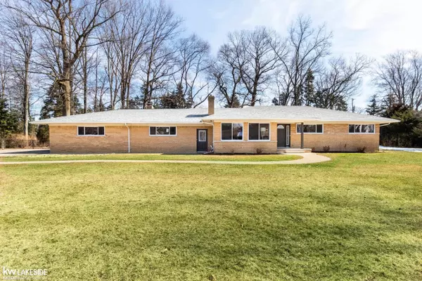 38268 E Horseshoe, Clinton Township, MI 48036