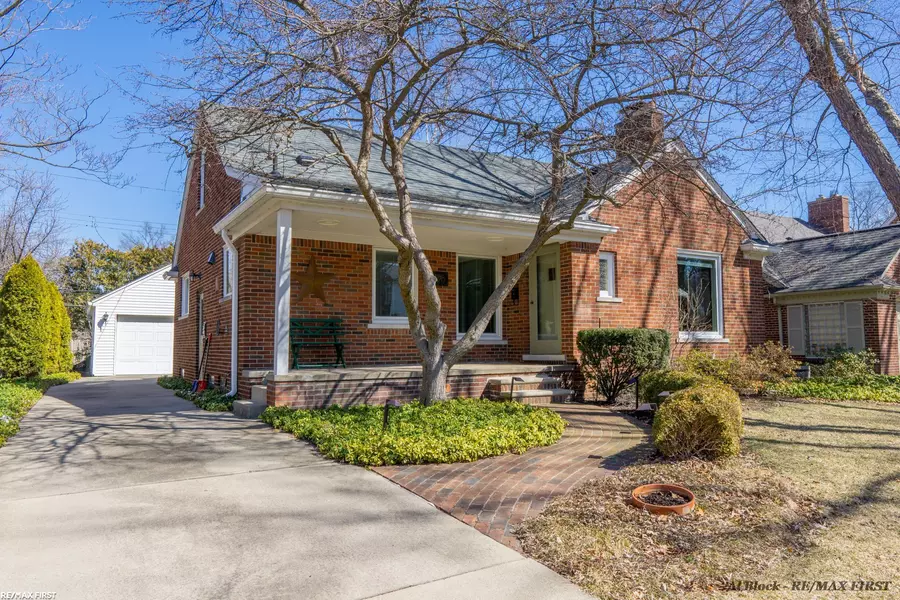 358 Mount Vernon, Grosse Pointe Farms, MI 48236