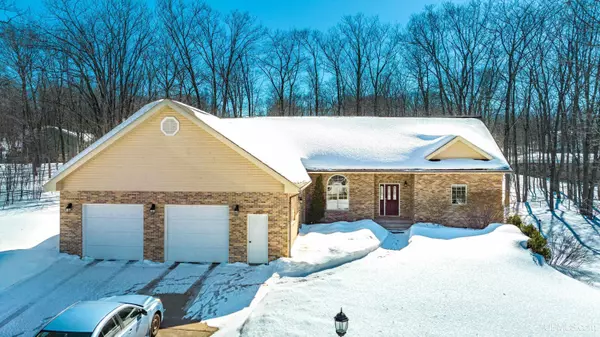 1903 Robindale Dr, Houghton, MI 49931