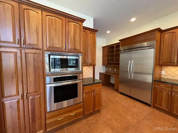 Marquette, MI 49855-8828,1050 Vistanna Drive