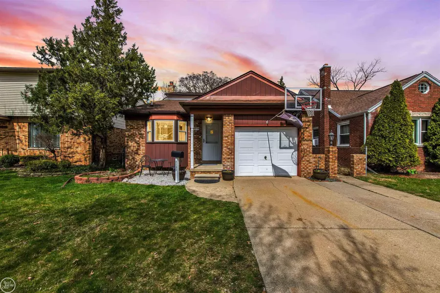 2182 Anita, Grosse Pointe Woods, MI 48236