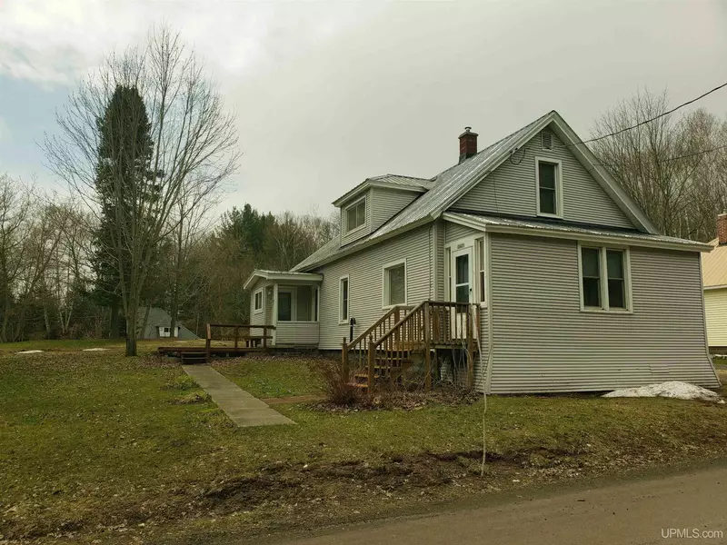 26671 W Eighth St, Hubbell, MI 49934