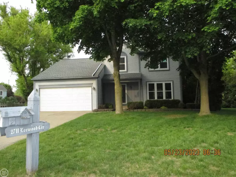 2711 Leewood Cir, Lake Orion, MI 48360