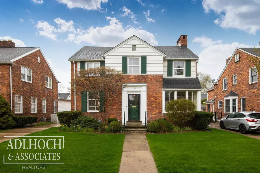 285 Mcmillan Road, Grosse Pointe Farms, MI 48236