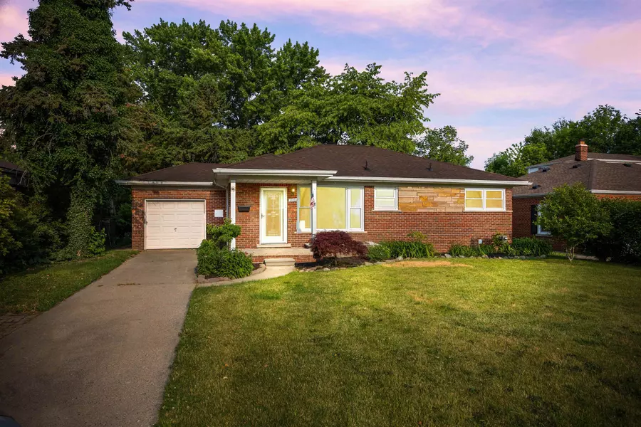 25951 Little Mack Avenue, Saint Clair Shores, MI 48081