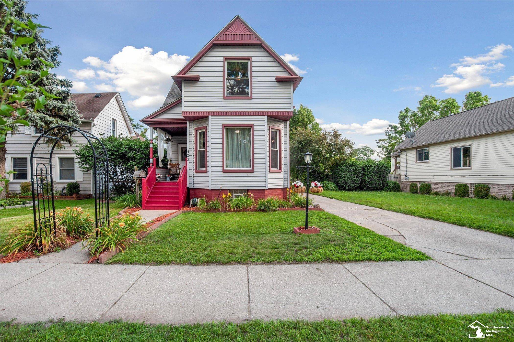 423 Plum Avenue,  Wyandotte,  MI 48192