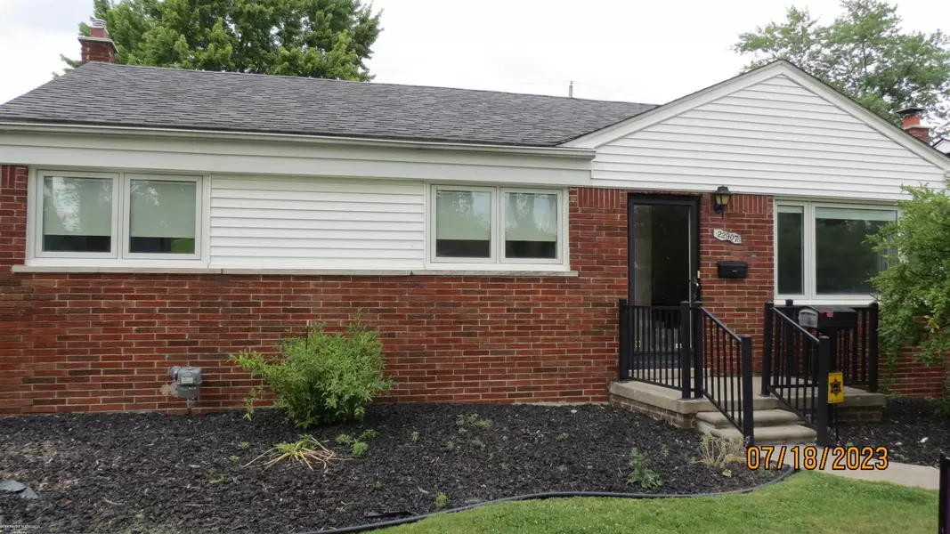 22907 Port Street, Saint Clair Shores, MI 48082