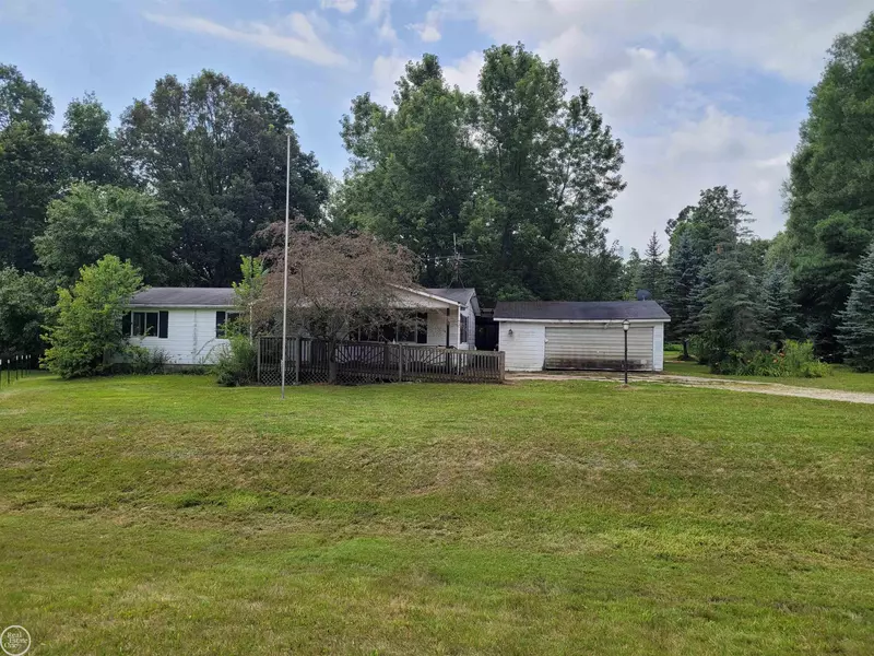 11255 Dunnigan Road, Emmett, MI 48022