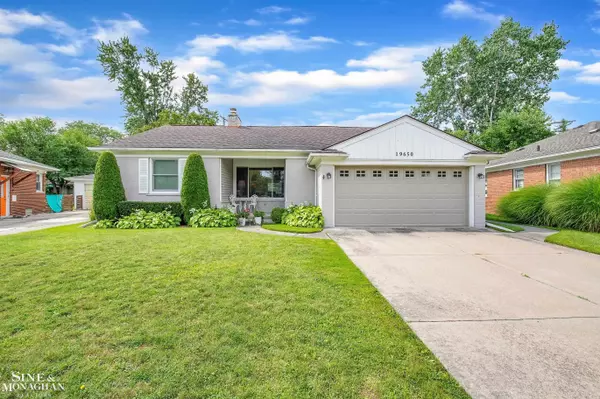 19650 E Kings Court,  Grosse Pointe Woods,  MI 48236