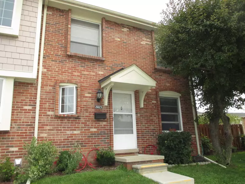 20023 N Great Oaks Circle, Clinton Township, MI 48036