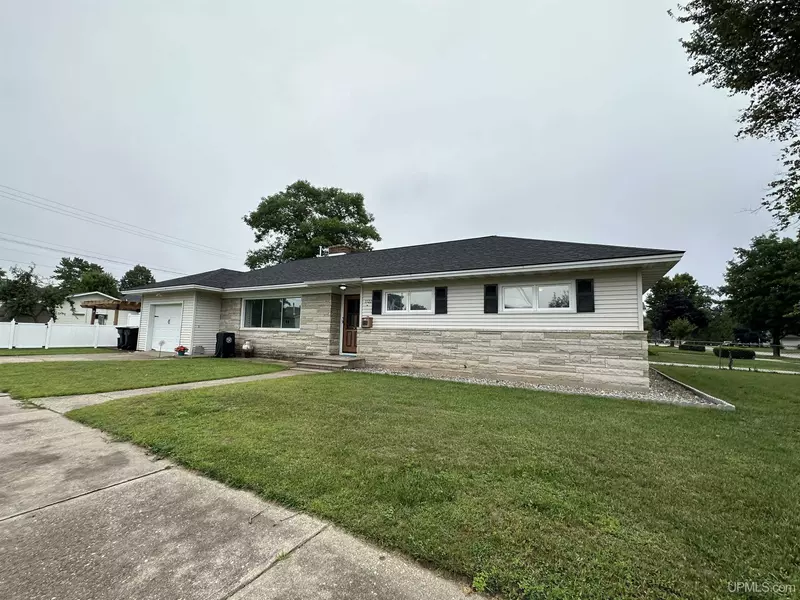 1122 Minneapolis Avenue, Gladstone, MI 49837