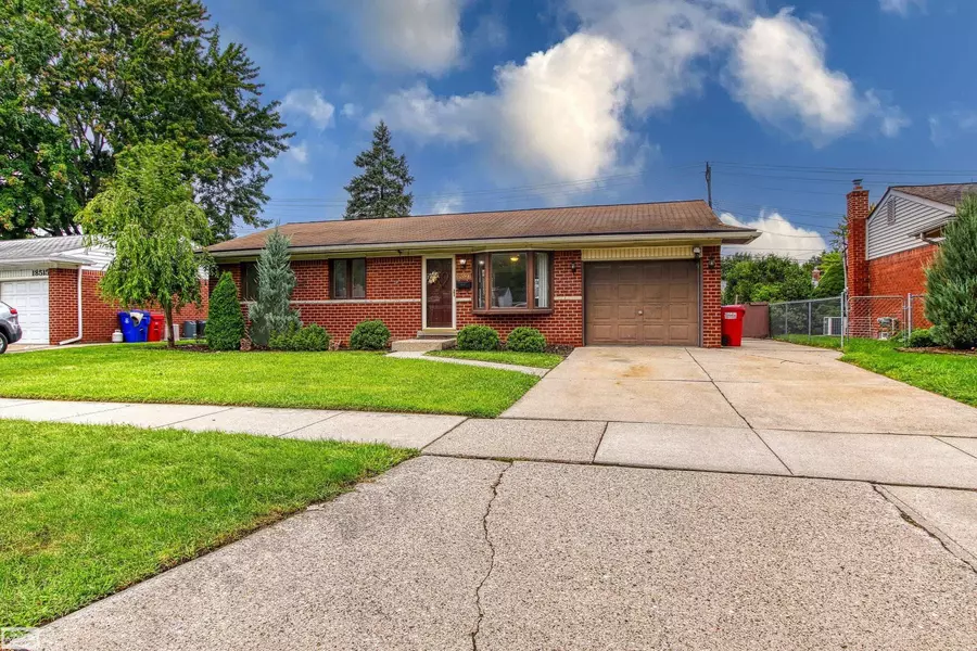 18527 Bittersweet Avenue, Fraser, MI 48026