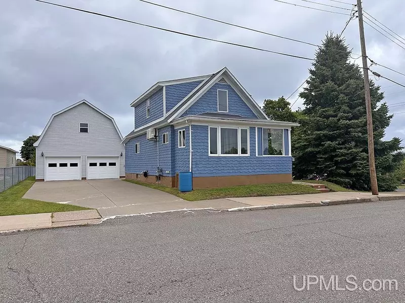 302 Chamberlain Street, Marquette, MI 49855