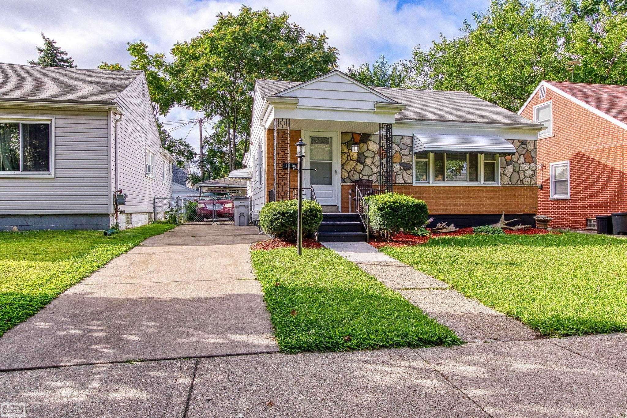 804 E Hayes Avenue, Hazel Park, MI 48030
