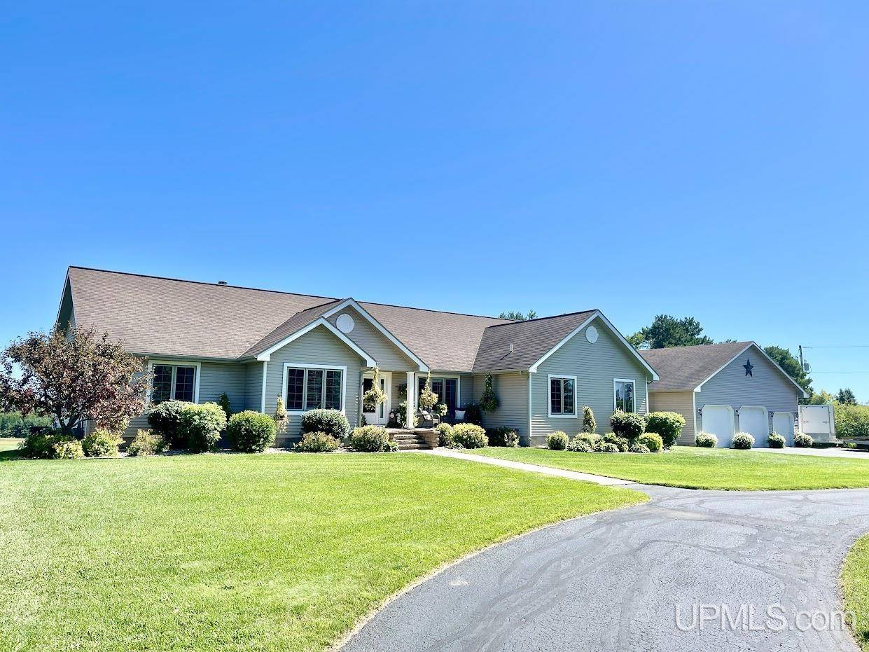 4014 D Road, Bark River, MI 49807
