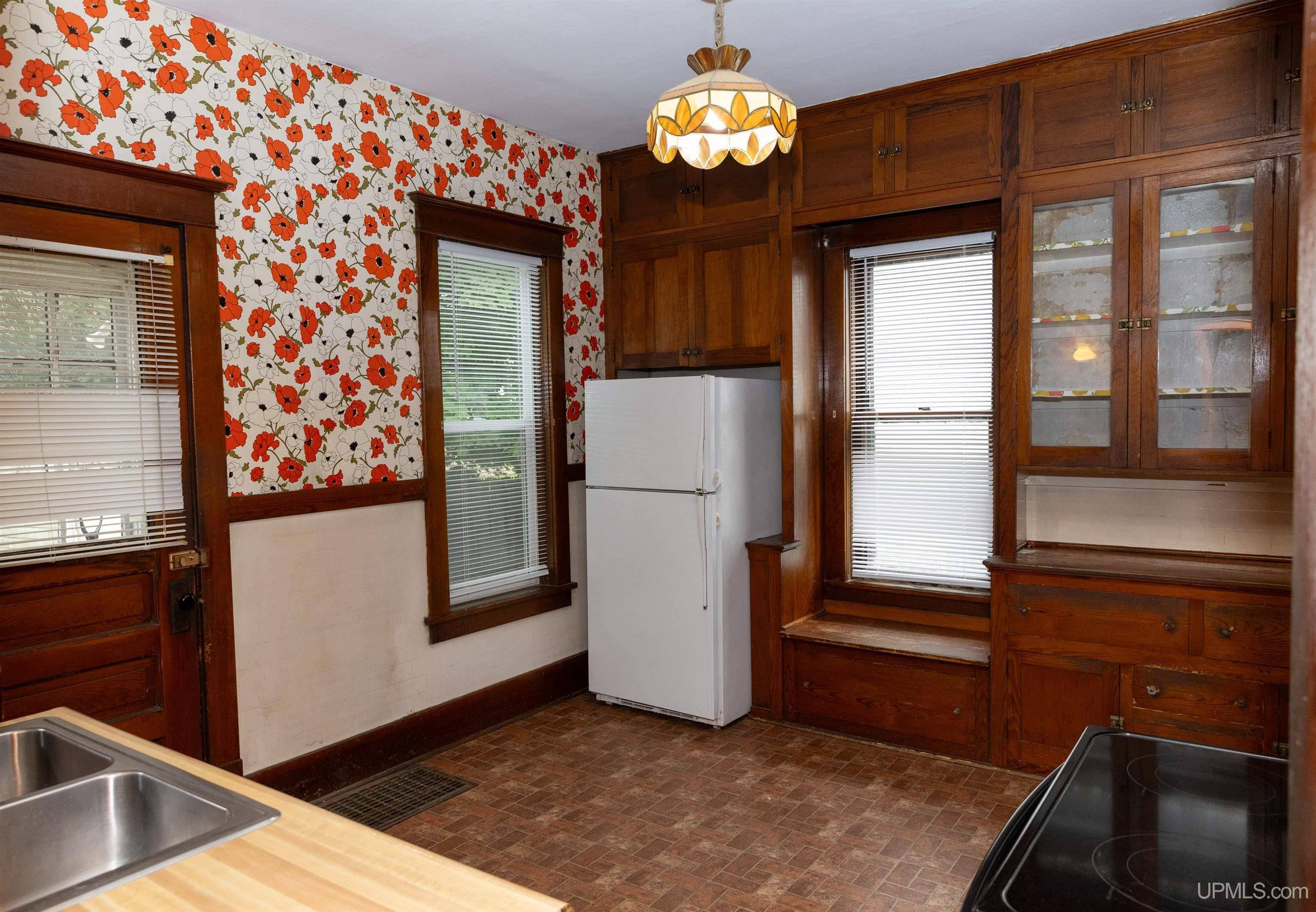 Ishpeming, MI 49849,806 N First Street