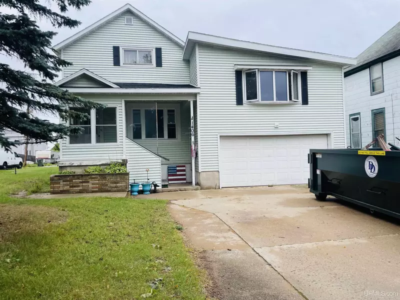 1406 S 2nd Avenue, Escanaba, MI 49829