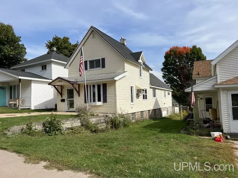 926 W Superior Street, Munising, MI 49862