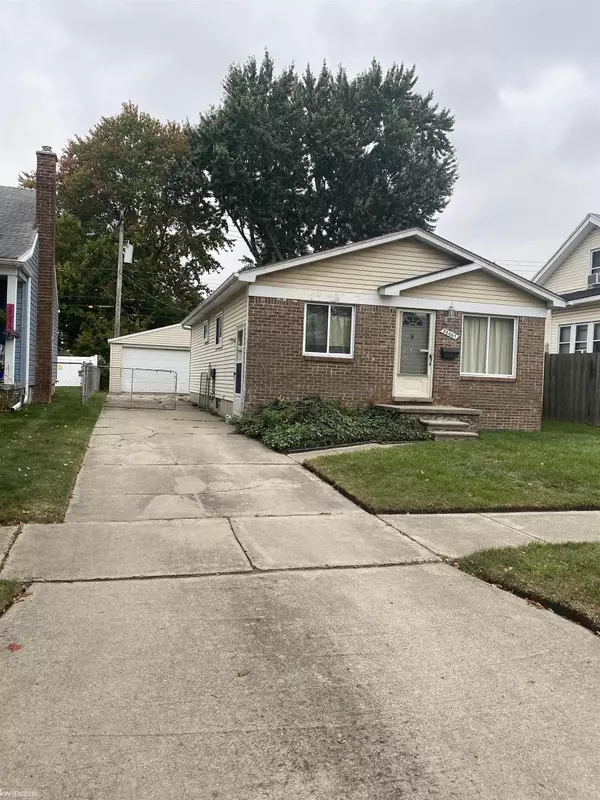 28067 Pinehurst Avenue, Roseville, MI 48066