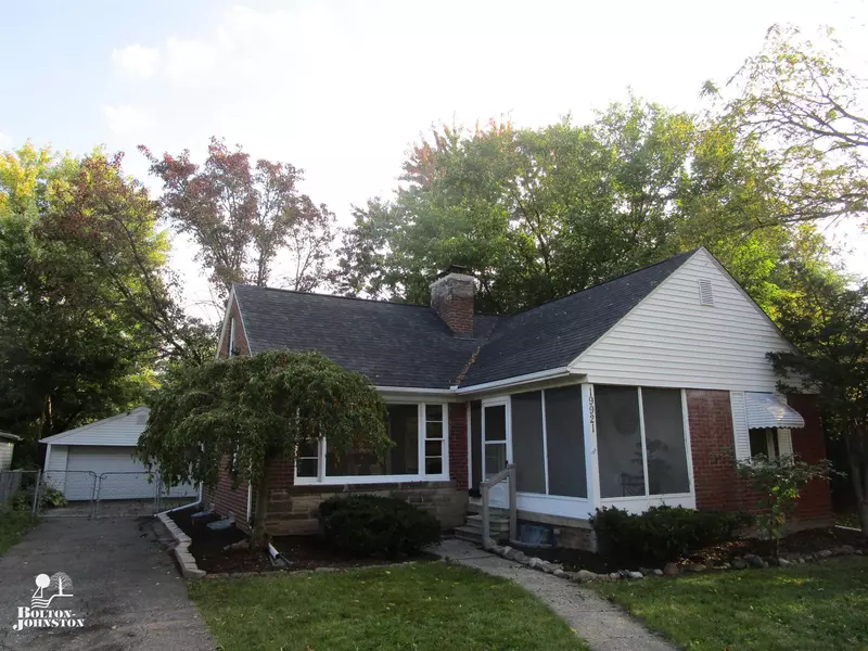 19921 Roscommon Street, Harper Woods, MI 48225