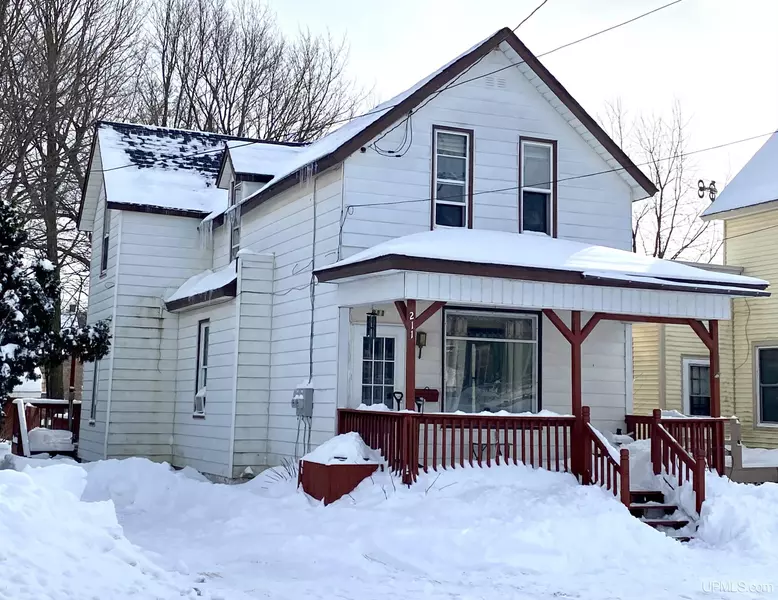 211 W Barnum Street, Ishpeming, MI 49849