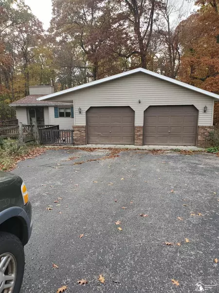 412 wildwood Circle, Tecumseh, MI 49286