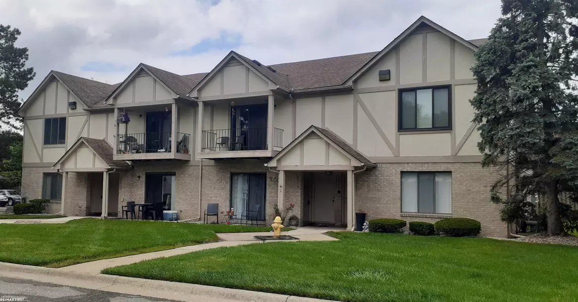 38519 Wellington Drive, Clinton Township, MI 48036