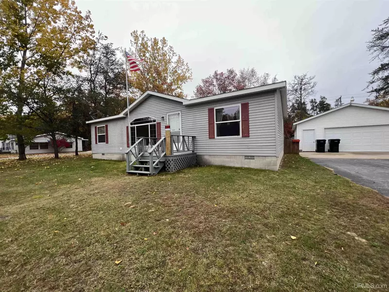 19th Mapleview Drive, Gladstone, MI 49837