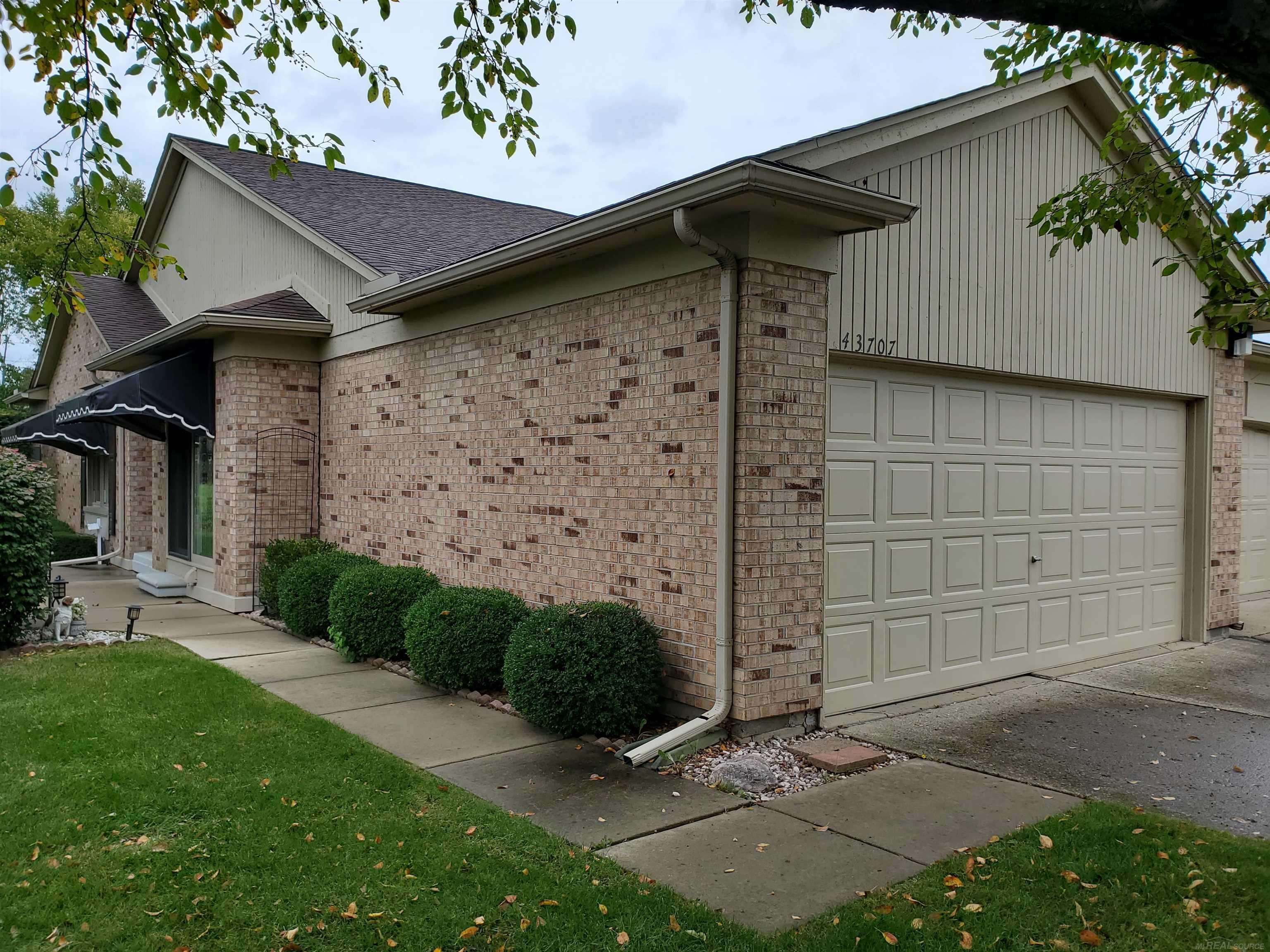43707 Hartford Drive,  Clinton Township,  MI 48038