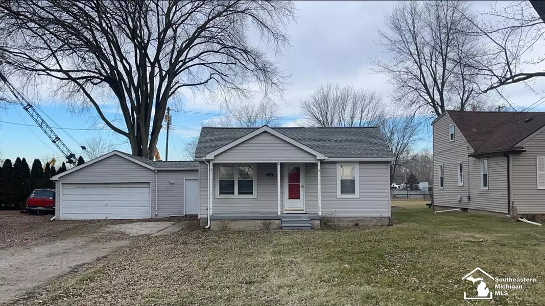 21132 Huron River Dr Drive, Rockwood, MI 48173