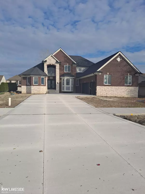 Macomb Twp, MI 48044,47318 card Road