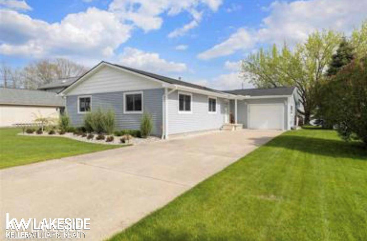 127 Bryan J Drive, Houghton Lake, MI 48629