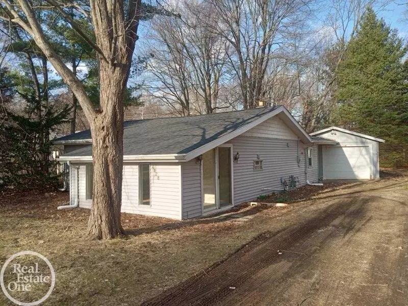 4028 Pine Grove Road, Fort Gratiot, MI 48059