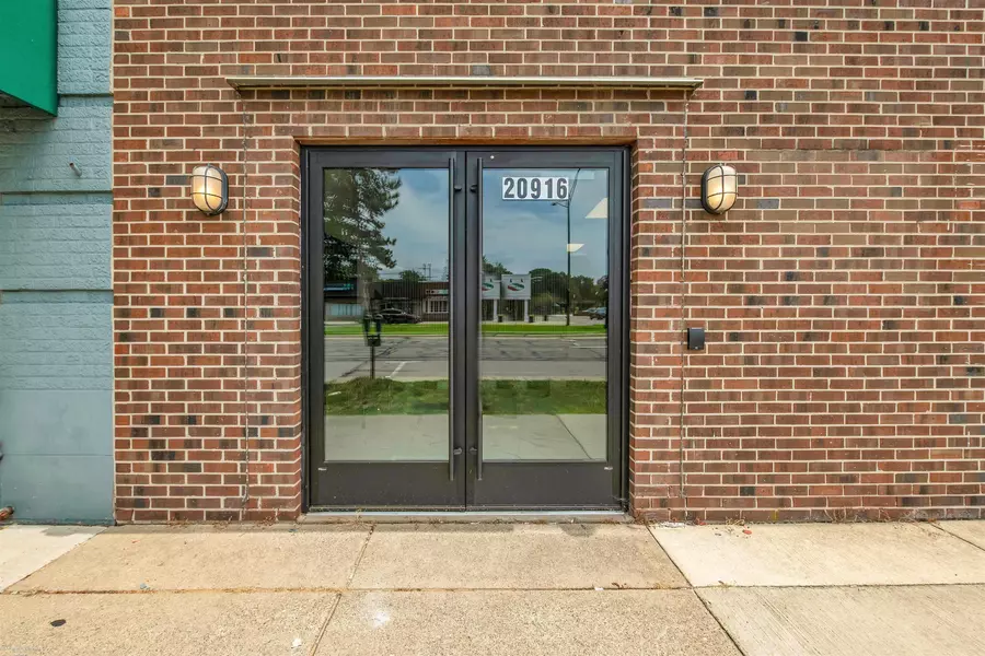 20916 Mack Avenue, Grosse Pointe Woods, MI 48236