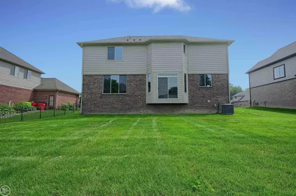 Macomb Twp, MI 48044-1747,22104 Tahquamenon Court