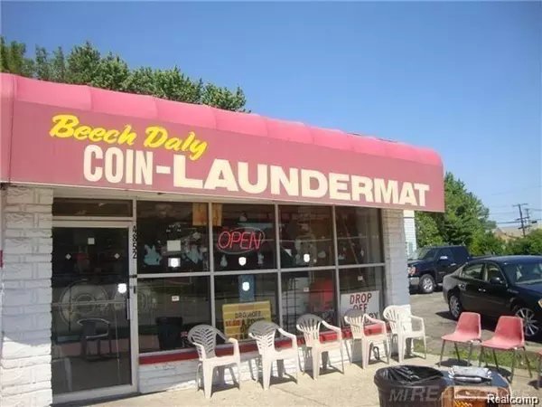 Dearborn Heights, MI 48125,4852 S Beech Daly Street