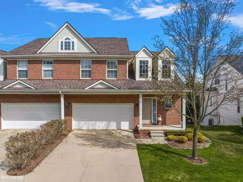 747 E Bluff Court, Rochester Hills, MI 48307