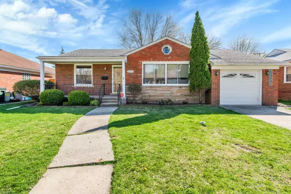 21526 Benjamin Street, Saint Clair Shores, MI 48081