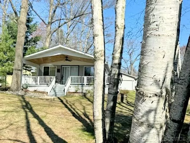 107 Waldenwood Circle, Houghton Lake, MI 48651