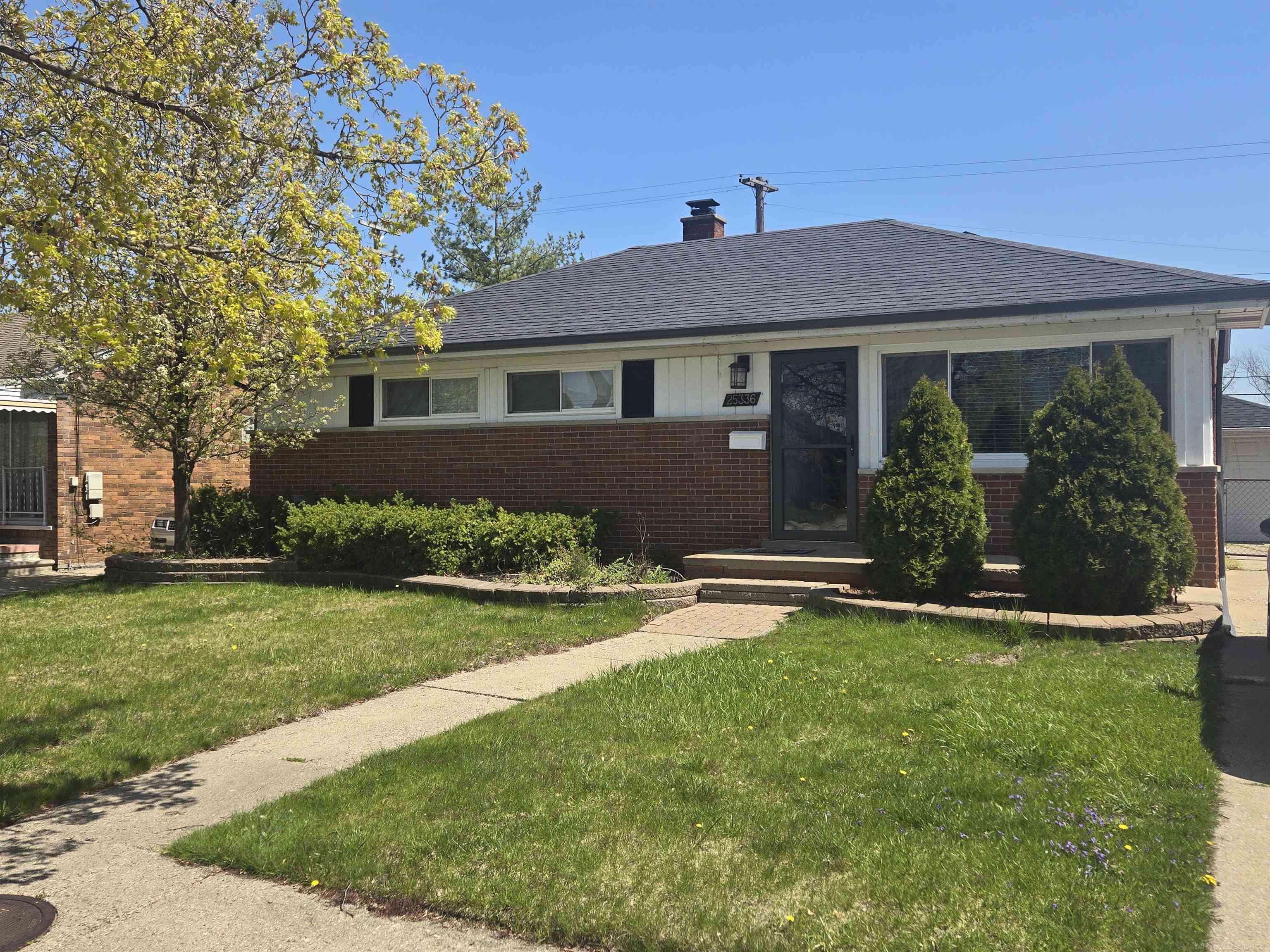 25336 Collingwood Street, Roseville, MI 48066