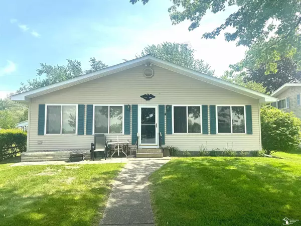 312 Dewey Lake Beach Road, Brooklyn, MI 49230