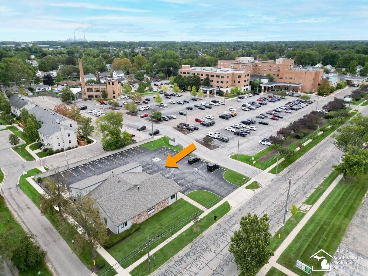 Monroe, MI 48162,814 N Macomb Street
